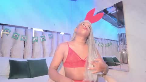 ariana_grande233 online show from 06-26-26, 11:47
