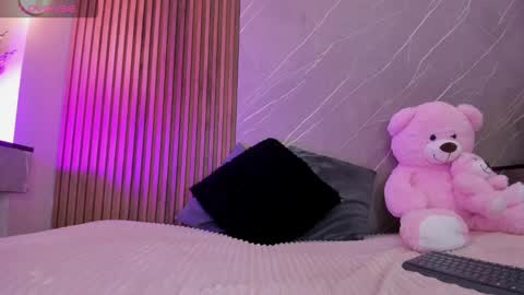 Ariana online show from 11-20-25, 12:38