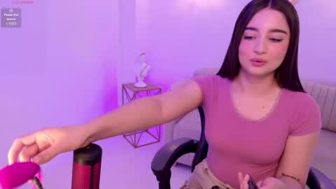 Snapshot of ariana_monroe01 chatting on 10-24-25, 02:35 Ariana online show from 10-24-25, 02:35