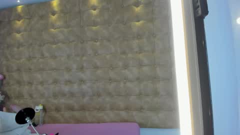 Snapshot of ariana_morelly chatting on 04-16-26, 12:17 ARIANA MORELLY online show from 04-16-26, 12:17