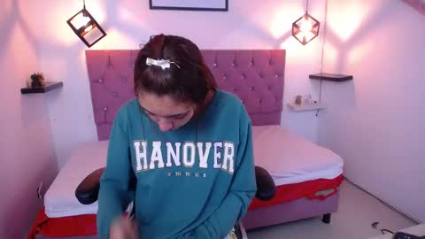 Snapshot of ariana_toro chatting on 09-19-25, 02:29 ariana_toro online show from 09-19-25, 02:29