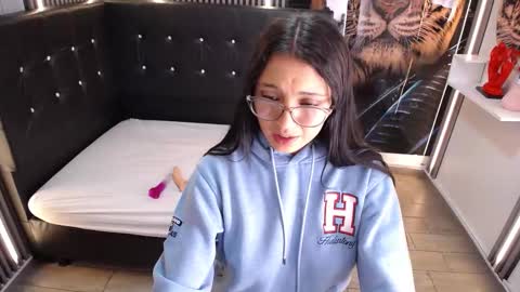 ariana_toro online show from 12-23-25, 01:47