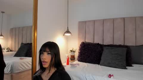 Ariana  online show from 11-30-25, 07:18