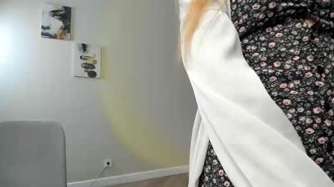 Snapshot of arianaabramek chatting on 02-13-26, 06:48 Alice online show from 02-13-26, 06:48