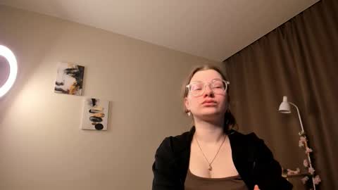 Snapshot of arianaabramek chatting on 02-27-26, 07:25 Alice online show from 02-27-26, 07:25