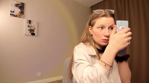 Snapshot of arianaabramek chatting on 03-03-26, 07:42 Alice online show from 03-03-26, 07:42