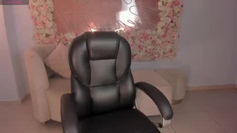 Snapshot of ariananova chatting on 05-16-26, 07:12 Your Girl online show from 05-16-26, 07:12