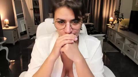 Ana online show from 10-16-25, 04:52