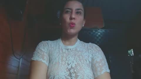 Snapshot of arianathomson chatting on 10-22-25, 06:29 ARIANA online show from 10-22-25, 06:29