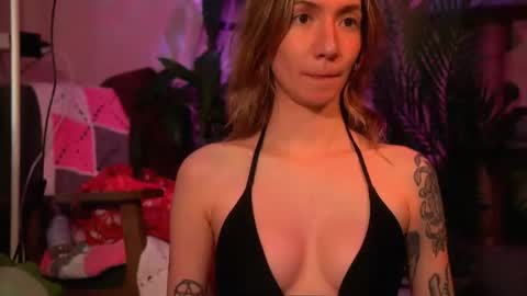 Snapshot of arianna_richi chatting on 06-18-26, 09:14 Olivka online show from 06-18-26, 09:14