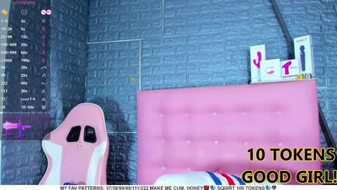 Snapshot of ariannalewis1 chatting on 02-25-25, 01:09 Arianna online show from 02-25-25, 01:09