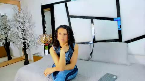 Snapshot of ariannarussell1 chatting on 07-23-26, 03:54 ariannarussell1 online show from 07-23-26, 03:54