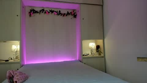 Snapshot of ariannavega_ chatting on 04-28-26, 11:48 ariannavega_ online show from 04-28-26, 11:48