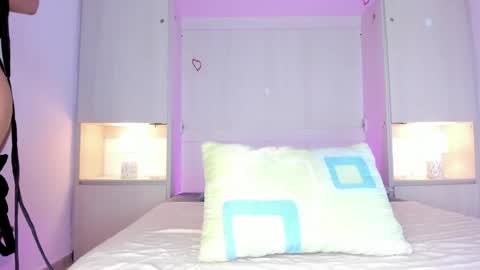 Snapshot of ariannavega_ chatting on 05-08-26, 11:37 ariannavega_ online show from 05-08-26, 11:37