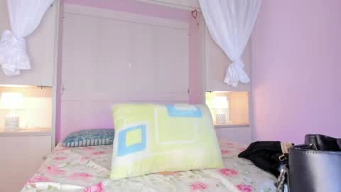 Snapshot of ariannavega_ chatting on 05-27-26, 11:40 ariannavega_ online show from 05-27-26, 11:40