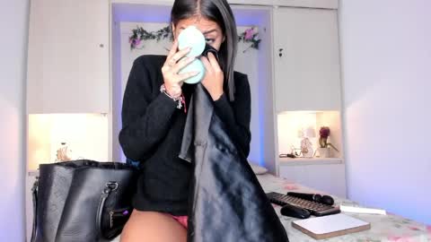 Snapshot of ariannavega_ chatting on 06-01-26, 11:45 ariannavega_ online show from 06-01-26, 11:45