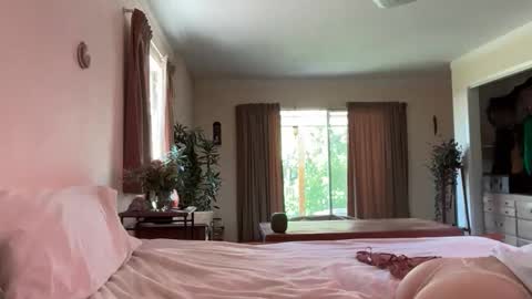 Snapshot of ariarose_xx chatting on 05-05-26, 08:28 Aria online show from 05-05-26, 08:28