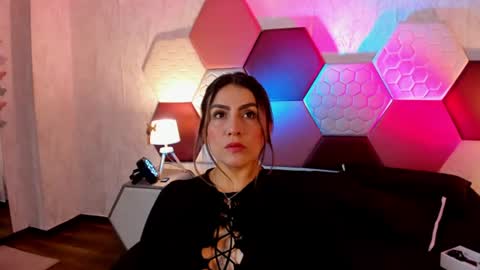 Snapshot of ariarous chatting on 06-17-26, 12:18 aria online show from 06-17-26, 12:18