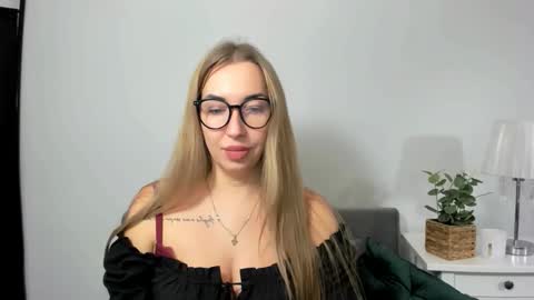 Aria online show from 10-27-25, 04:22