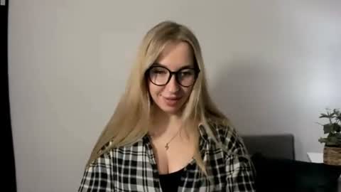 Aria online show from 03-15-26, 07:25