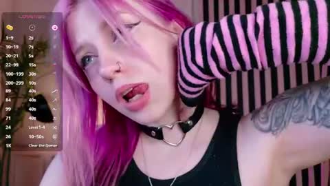 Snapshot of arielabradberry chatting on 06-25-26, 04:11 Ariel online show from 06-25-26, 04:11