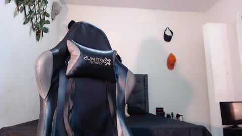 Snapshot of arielbronwxxx chatting on 01-30-25, 08:42 chris online show from 01-30-25, 08:42