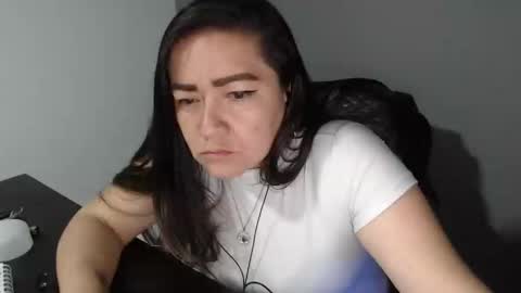 Snapshot of arielle_ninon chatting on 12-03-24, 12:24 Arielle online show from 12-03-24, 12:24