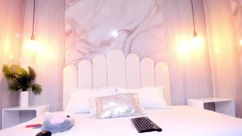Snapshot of arietta_skinny chatting on 02-04-26, 11:38 Arietta online show from 02-04-26, 11:38