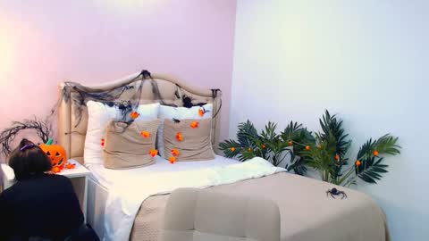 Ari online show from 10-31-25, 06:58