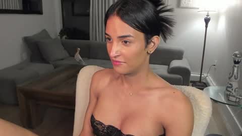 Snapshot of ariia1_ chatting on 06-11-26, 02:53 Aria online show from 06-11-26, 02:53