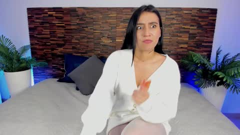 Snapshot of ariiaa_1 chatting on 12-22-25, 02:47 ARIANNA online show from 12-22-25, 02:47