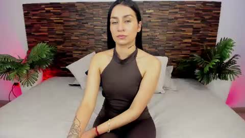 Snapshot of ariiaa_1 chatting on 06-24-26, 05:17 ARIANNA online show from 06-24-26, 05:17