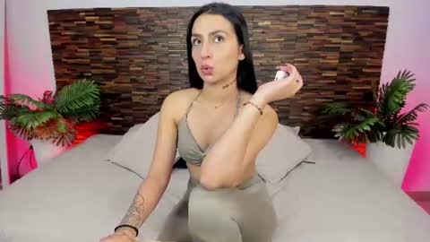 Snapshot of ariiaa_1 chatting on 06-26-26, 05:23 ARIANNA online show from 06-26-26, 05:23