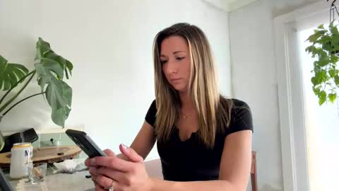 Snapshot of ariicutekitty chatting on 01-10-26, 08:54 airskiii online show from 01-10-26, 08:54