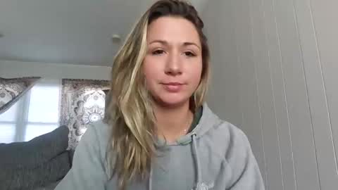 Snapshot of ariicutekitty chatting on 02-06-26, 03:37 airskiii online show from 02-06-26, 03:37