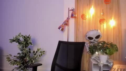 Ari Robert online show from 10-13-25, 03:17