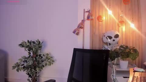 Ari Robert online show from 10-22-25, 03:51