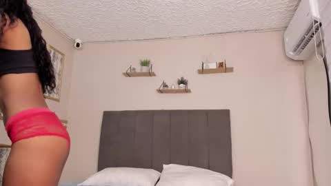 Aris Emma online show from 10-26-25, 07:20