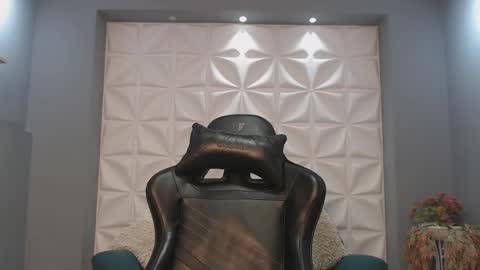 Arohom Lester online show from 10-23-25, 10:58