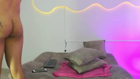 Snapshot of arohomlester_ chatting on 07-08-26, 01:48 ARON online show from 07-08-26, 01:48