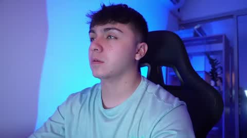 aron__cooper online show from 06-19-26, 01:37