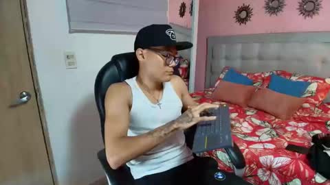 aron_big_big online show from 10-21-25, 08:42