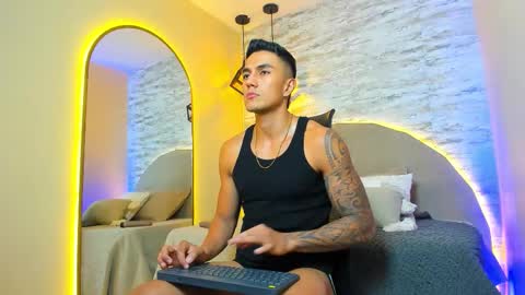 ARON BOLT online show from 12-23-25, 05:05