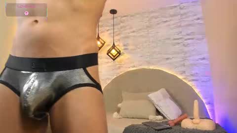 ARON BOLT online show from 03-10-26, 03:33