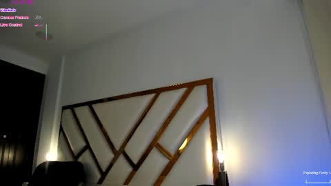 Snapshot of aron_cruz12 chatting on 06-22-26, 01:30 Aron cruz online show from 06-22-26, 01:30