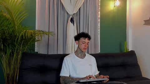 Snapshot of aron_ford chatting on 11-01-25, 10:06 Aron ford online show from 11-01-25, 10:06