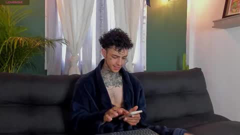 Snapshot of aron_ford chatting on 11-08-25, 12:27 Aron ford online show from 11-08-25, 12:27