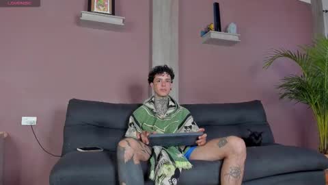 Snapshot of aron_ford chatting on 11-23-25, 05:13 Aron ford online show from 11-23-25, 05:13