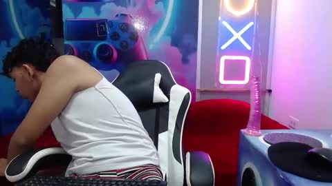 aron_hot11 online show from 05-05-26, 02:52