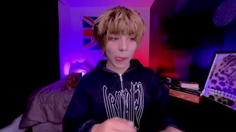 Snapshot of aronn_44 chatting on 06-16-26, 01:52 Aaron online show from 06-16-26, 01:52
